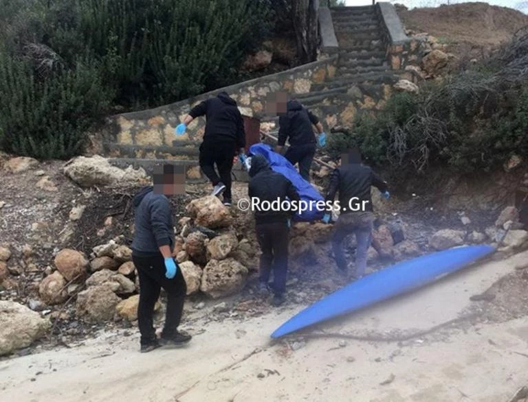 Σαν σακί στην καρότσα αγροτικού μετέφεραν το πτώμα της 21χρονης